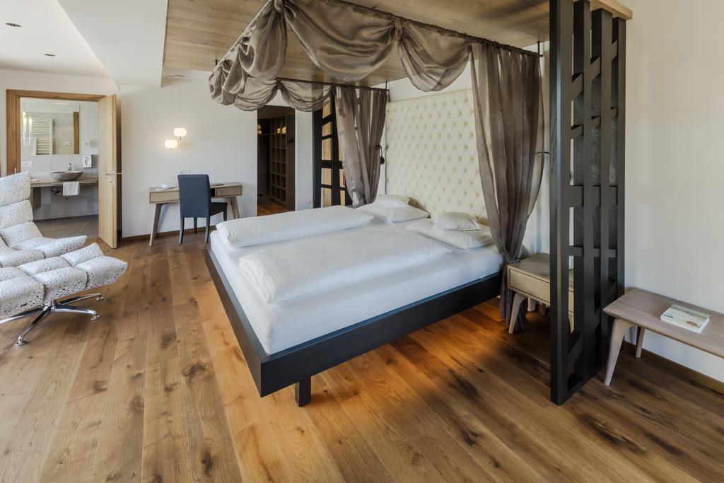 Hotel Schlosswirt Scena Esterno foto