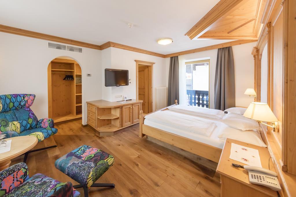 Hotel Schlosswirt Scena Esterno foto