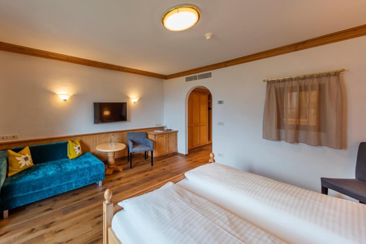 Hotel Schlosswirt Scena Esterno foto